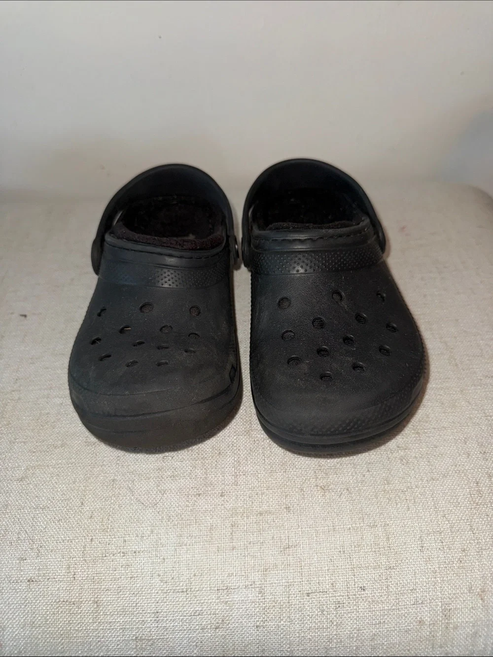 Crocs Kids Classic Lined Clogs Black Fuzz Cozy Slippers Size Junior 2 J2